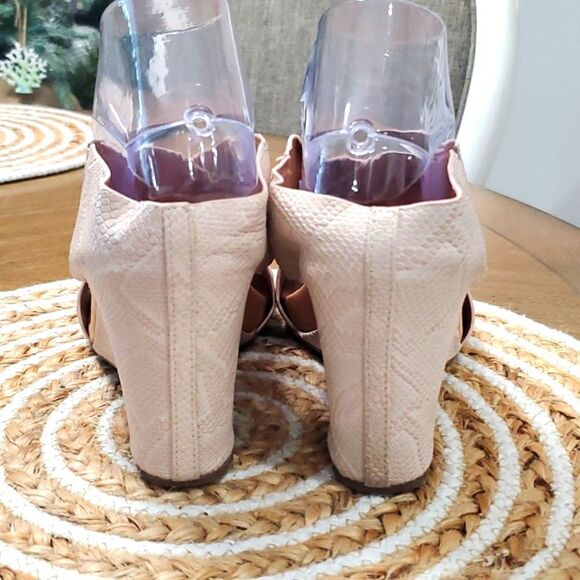 Gentle Souls Inna Leather Wedge, Women’s Embossed Sandal, Size 9.5 - Picture 5 of 9